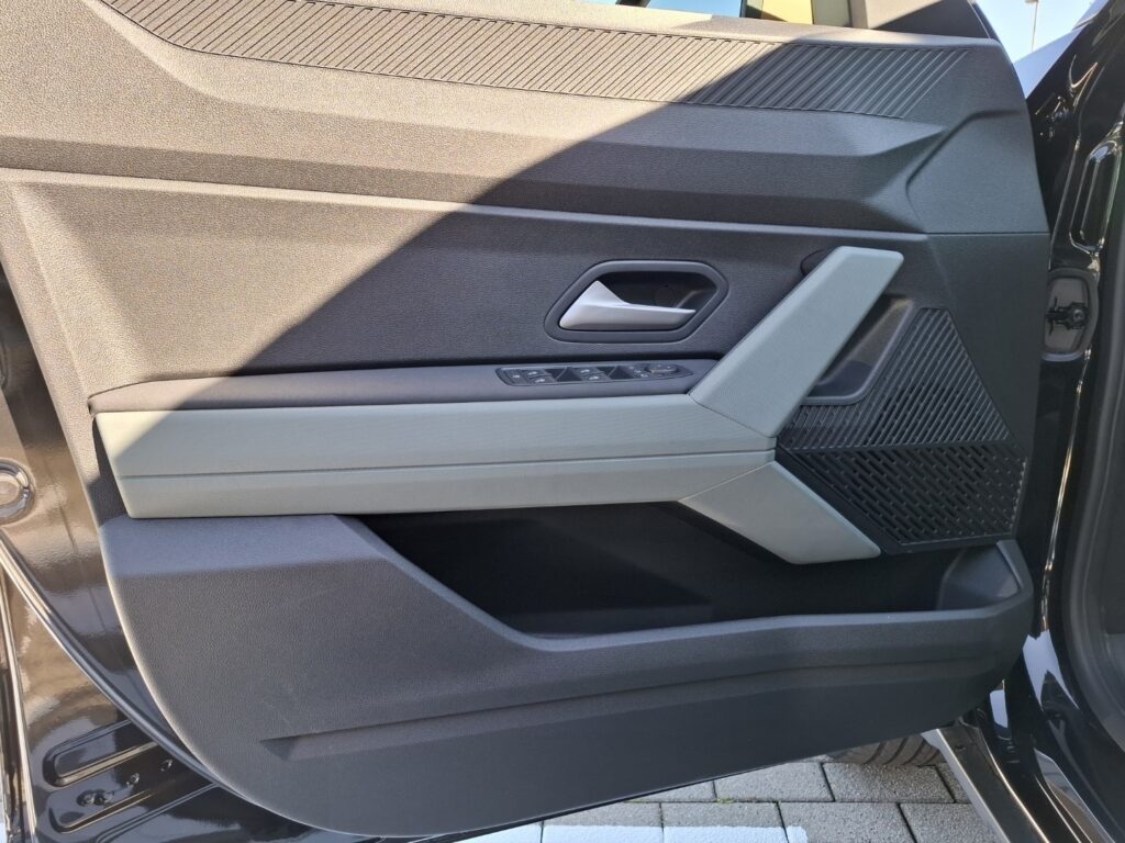 Dacia Duster Exposé-Bild 31