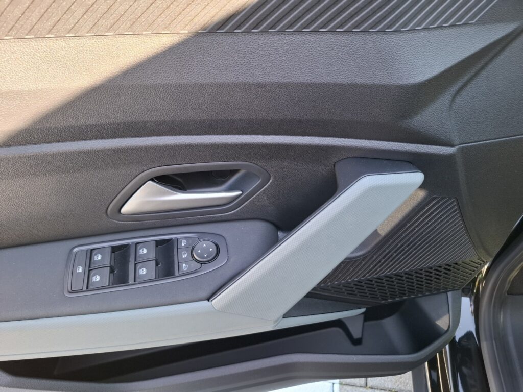 Dacia Duster Exposé-Bild 32