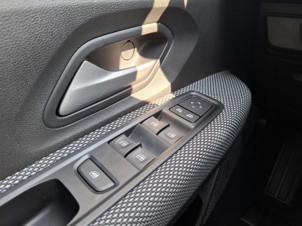 Dacia Sandero Exposé-Bild 31