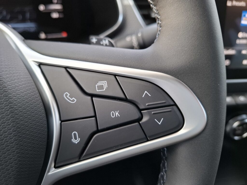 Renault Arkana Exposé-Bild 23