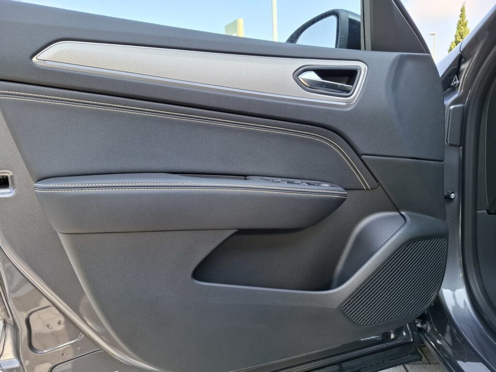 Renault Arkana Exposé-Bild 34