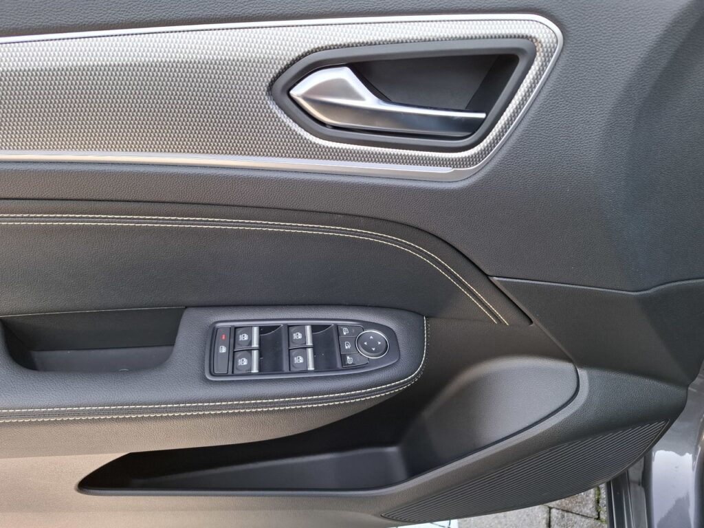 Renault Arkana Exposé-Bild 35