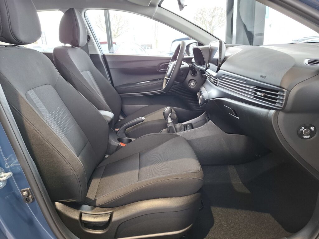 HYUNDAI i20 Exposé-Bild 12