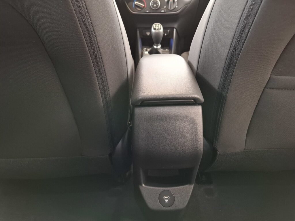 HYUNDAI i20 Exposé-Bild 14