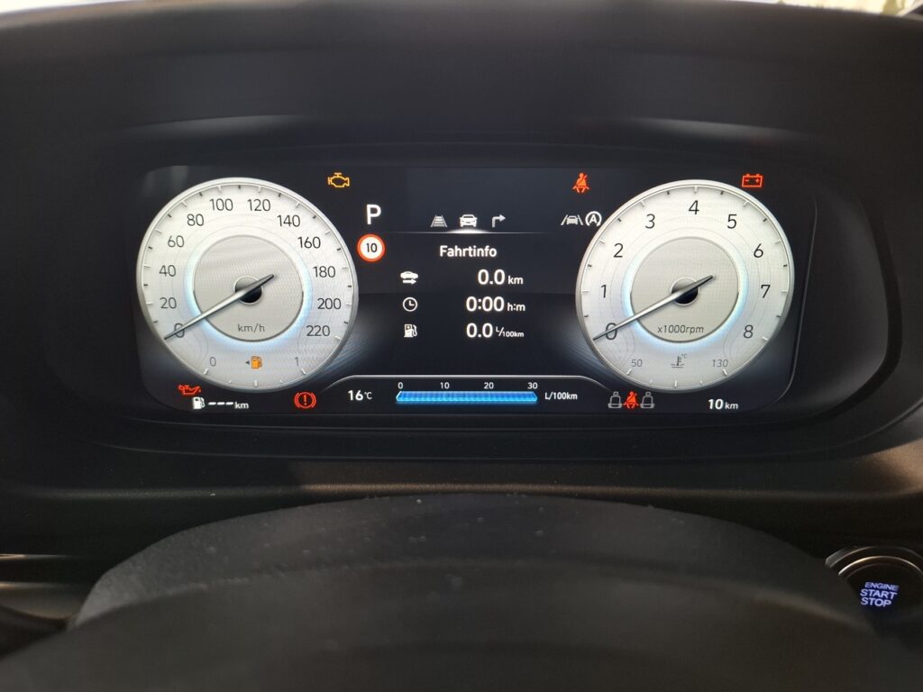 HYUNDAI i20 Exposé-Bild 19