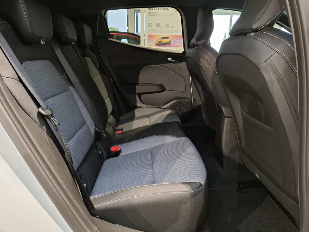 Renault Clio Exposé-Bild 14