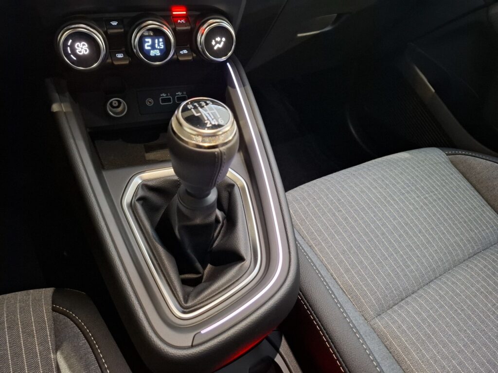 Renault Clio Exposé-Bild 25