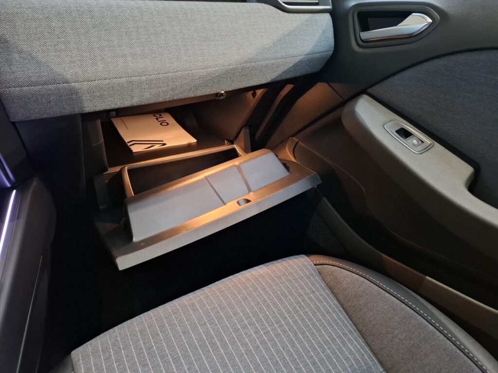 Renault Clio Exposé-Bild 27