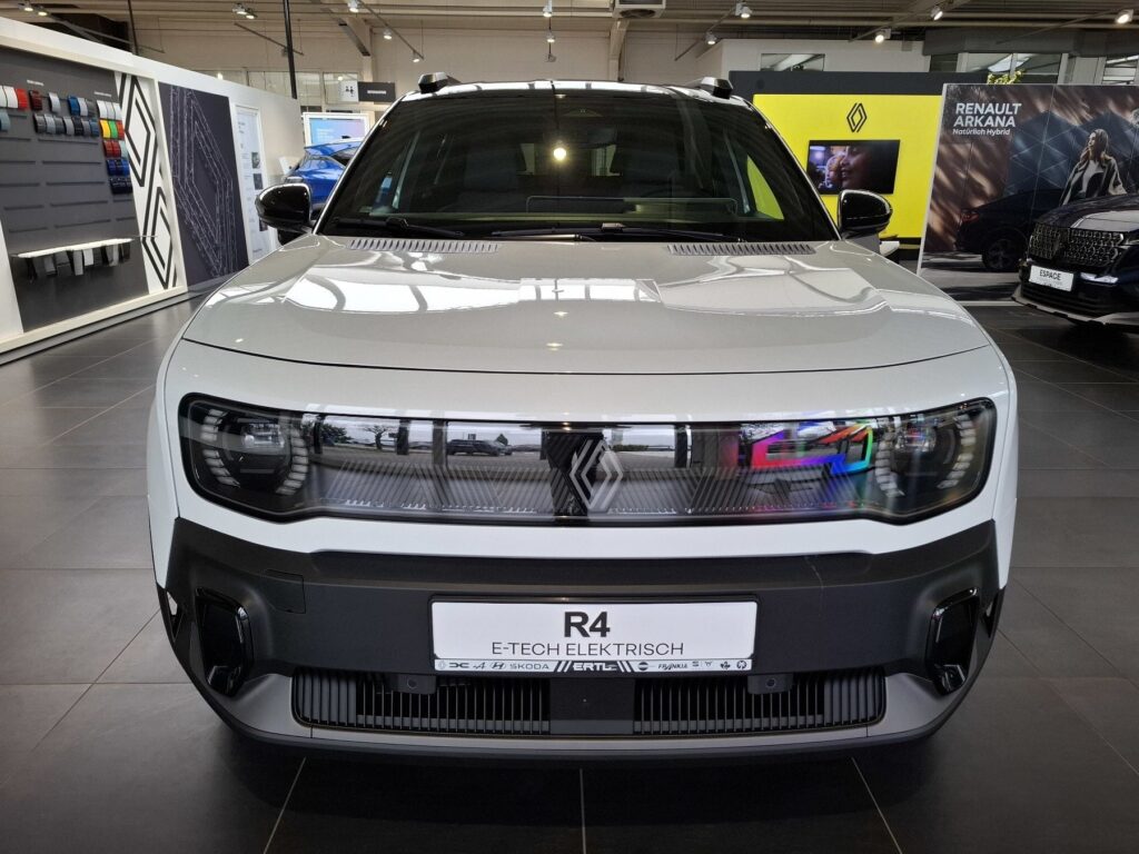 Renault R 4 Exposé-Bild 3