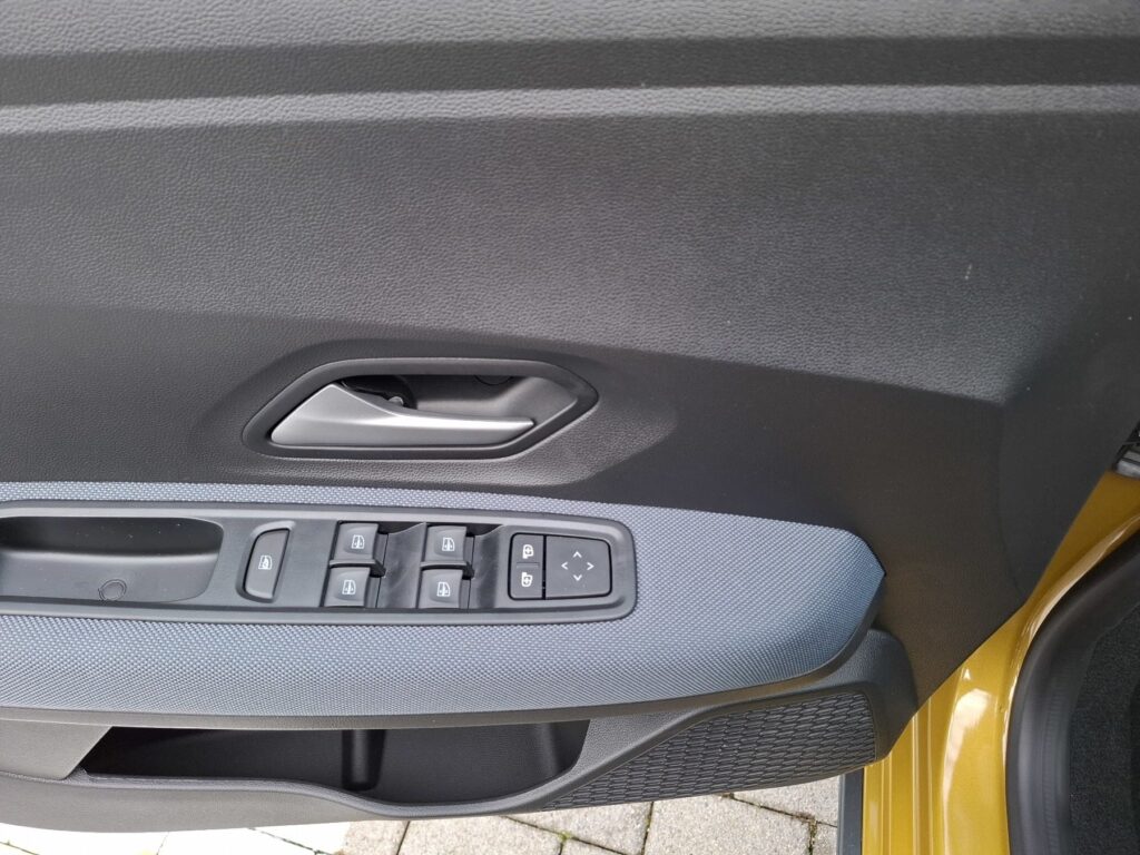 Dacia Sandero Exposé-Bild 31