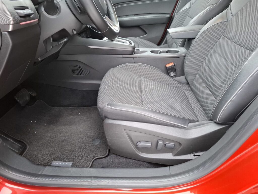 Renault Arkana Exposé-Bild 32