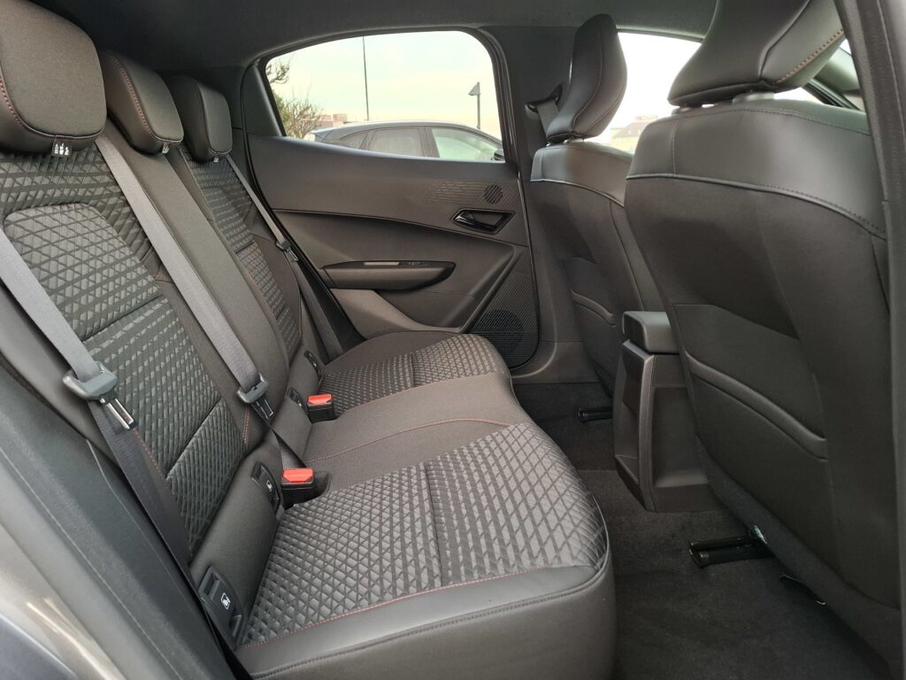 Renault Clio Exposé-Bild 14