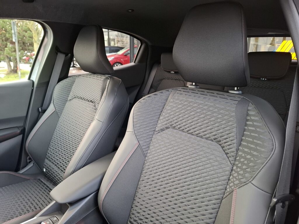 Renault Clio Exposé-Bild 32