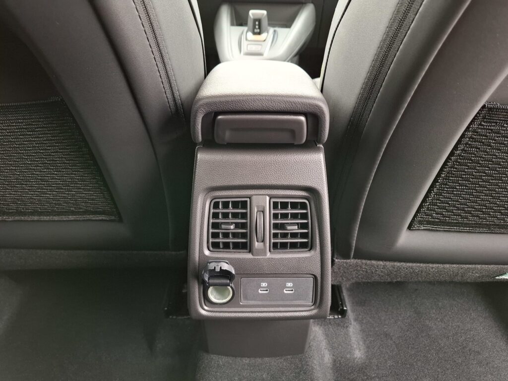 Renault Captur Exposé-Bild 16