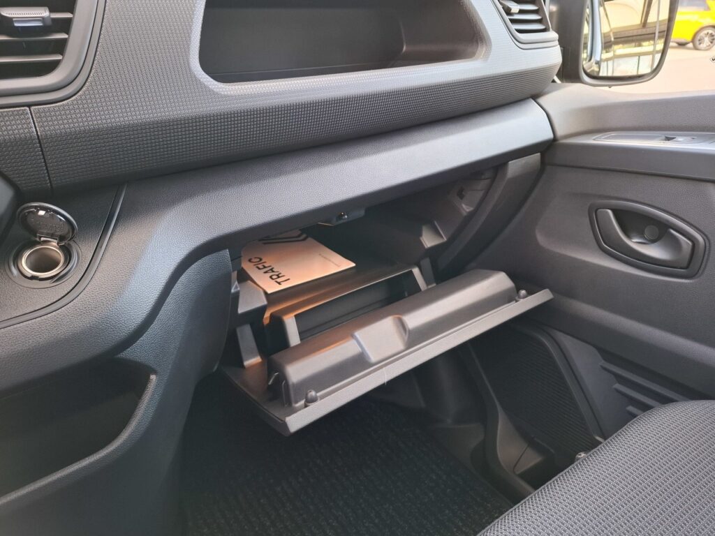 Renault Trafic Exposé-Bild 25