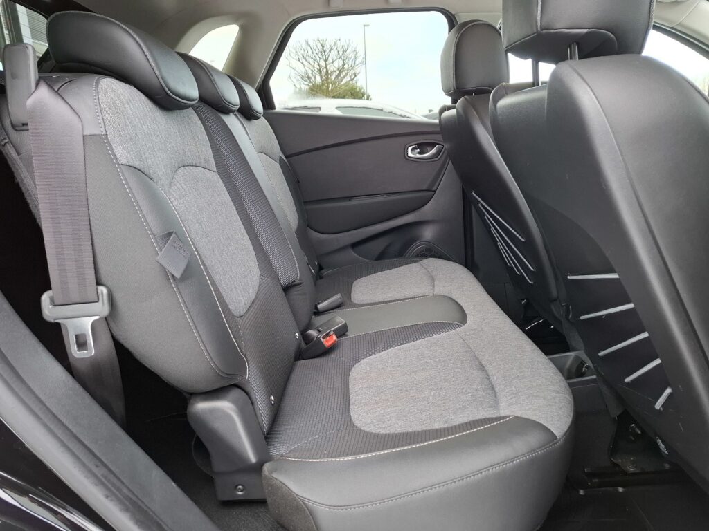 Renault Captur Exposé-Bild 15