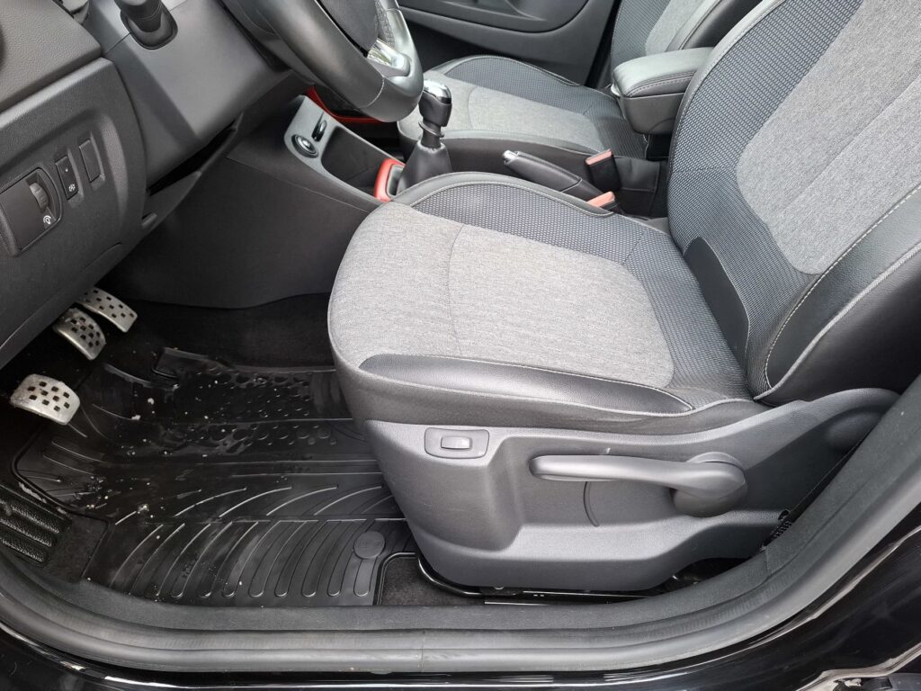 Renault Captur Exposé-Bild 30