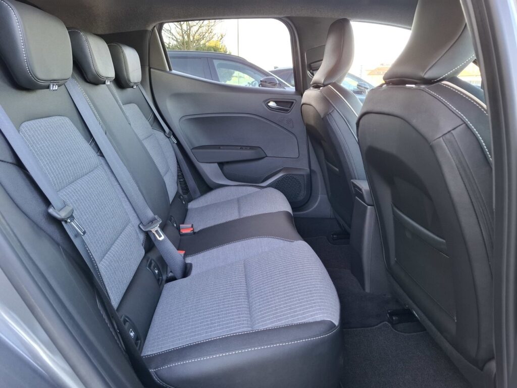 Renault Clio Exposé-Bild 14