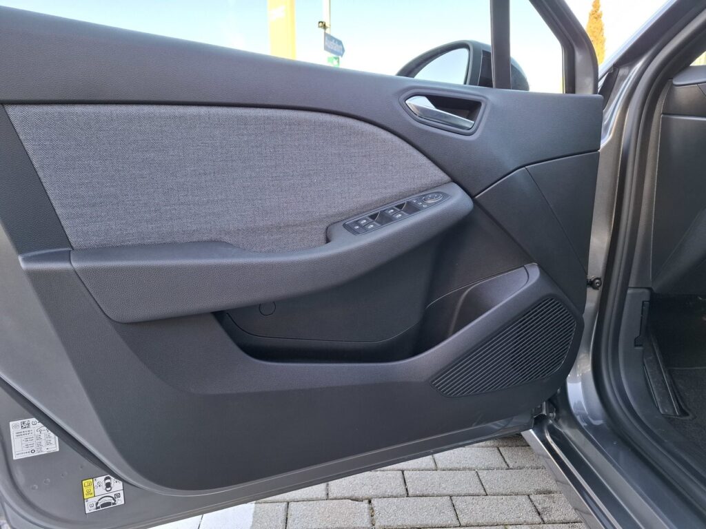 Renault Clio Exposé-Bild 32