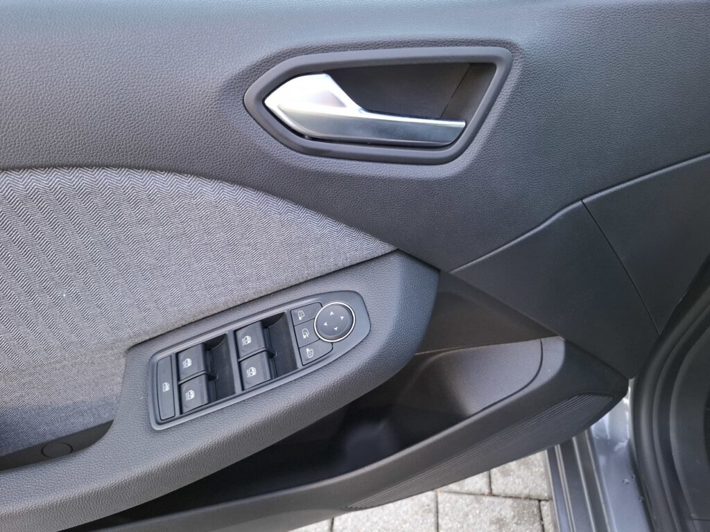 Renault Clio Exposé-Bild 33