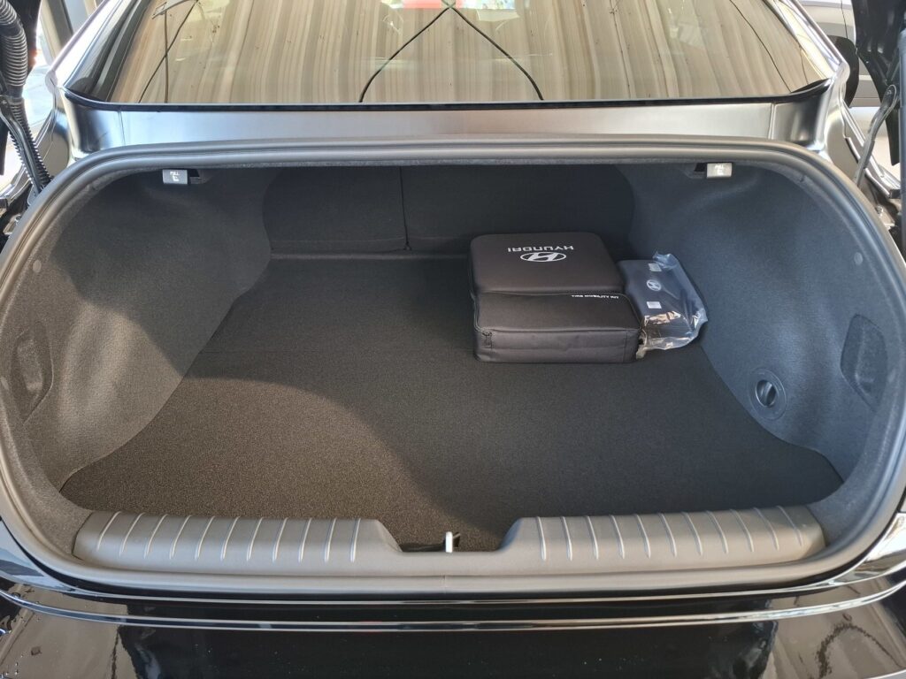 HYUNDAI IONIQ 6 Exposé-Bild 9