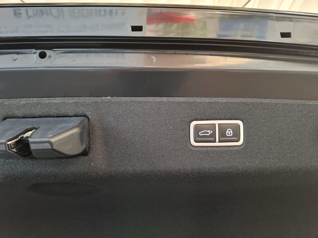 HYUNDAI IONIQ 6 Exposé-Bild 11