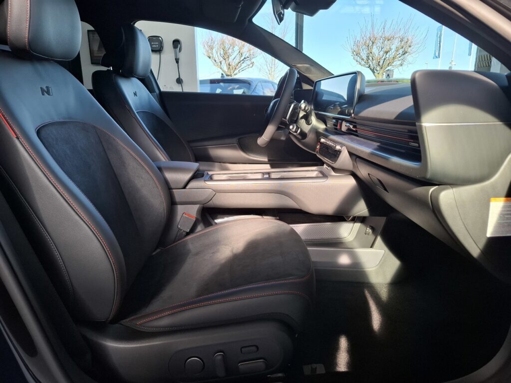 HYUNDAI IONIQ 6 Exposé-Bild 12