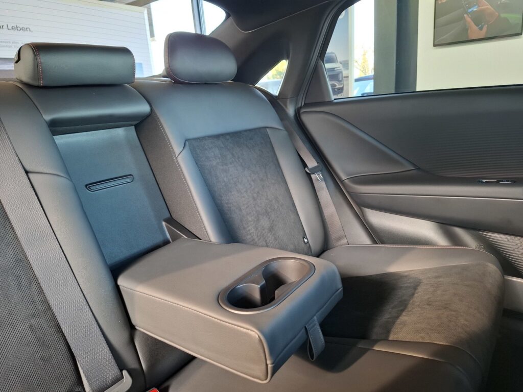 HYUNDAI IONIQ 6 Exposé-Bild 15