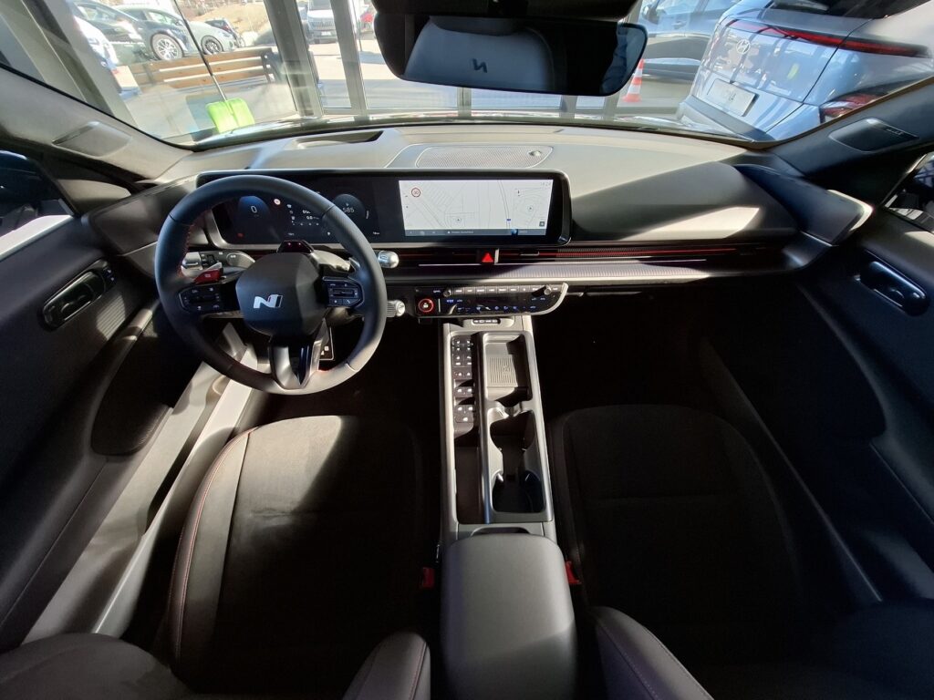 HYUNDAI IONIQ 6 Exposé-Bild 17