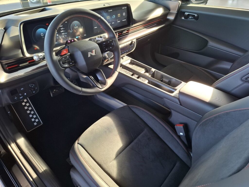 HYUNDAI IONIQ 6 Exposé-Bild 18