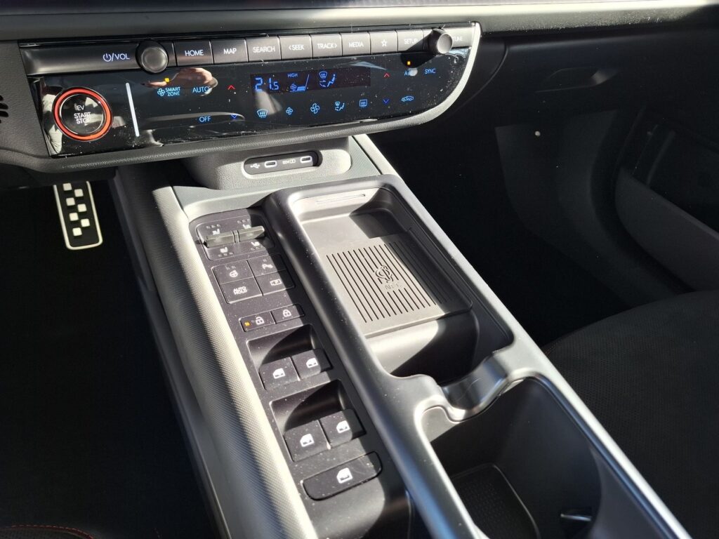 HYUNDAI IONIQ 6 Exposé-Bild 29