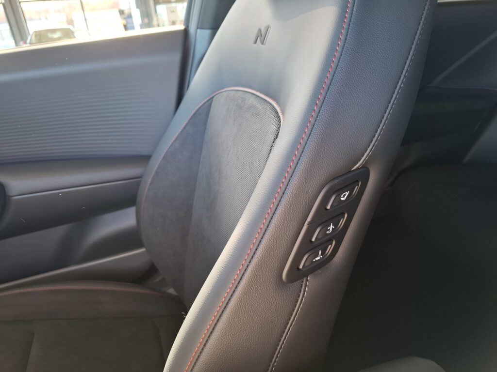 HYUNDAI IONIQ 6 Exposé-Bild 32