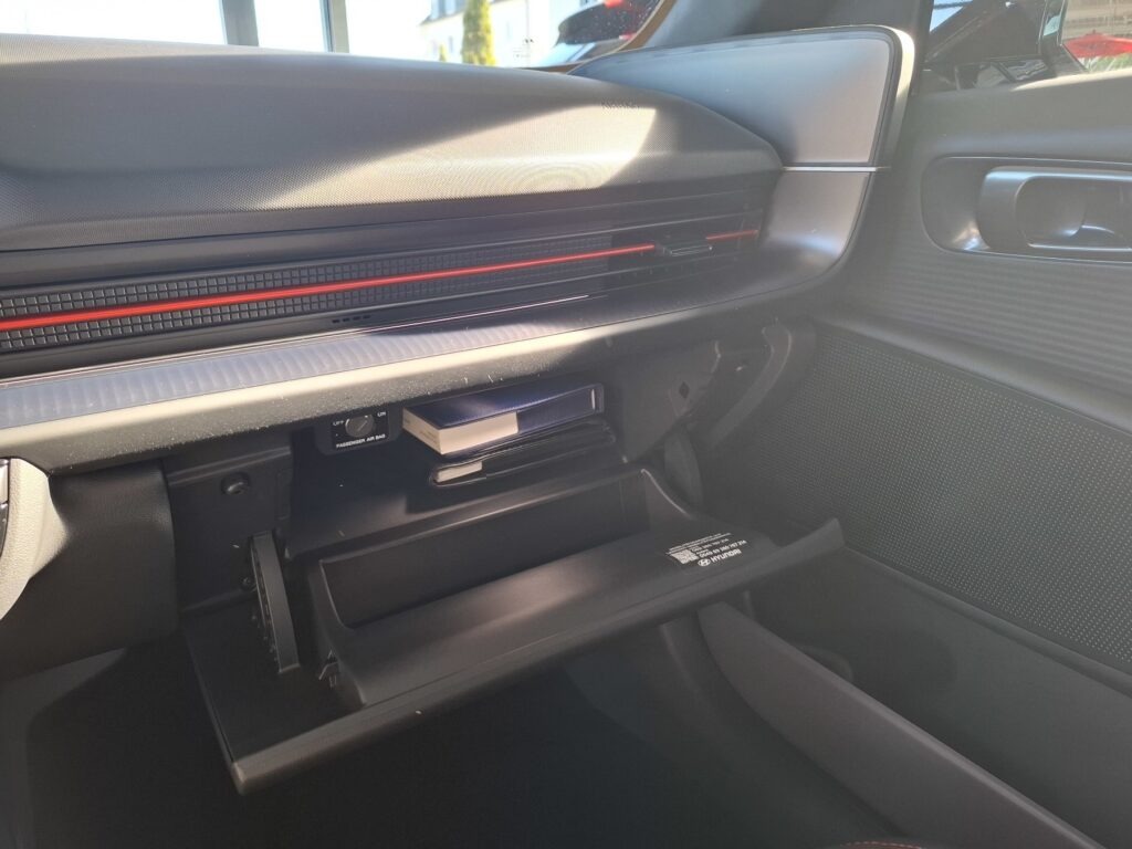 HYUNDAI IONIQ 6 Exposé-Bild 33