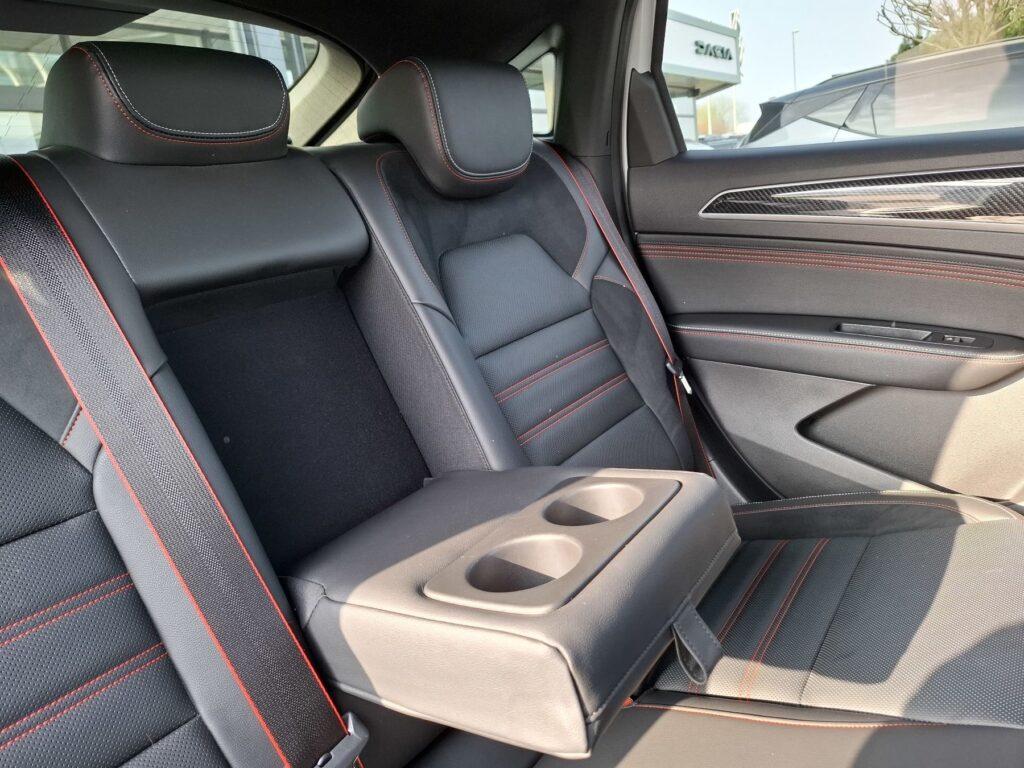 Renault Arkana Exposé-Bild 16