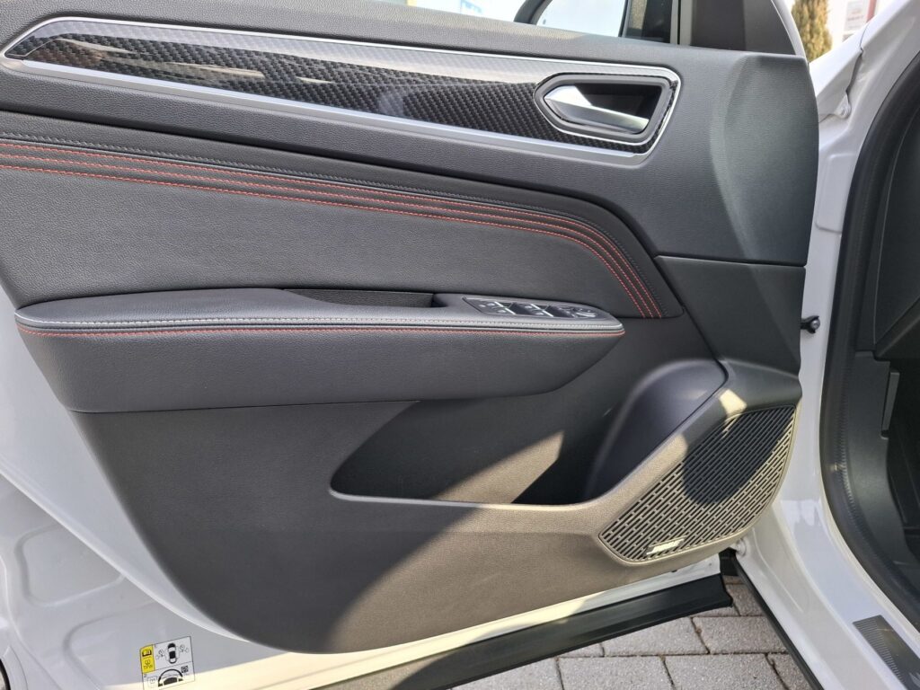 Renault Arkana Exposé-Bild 34