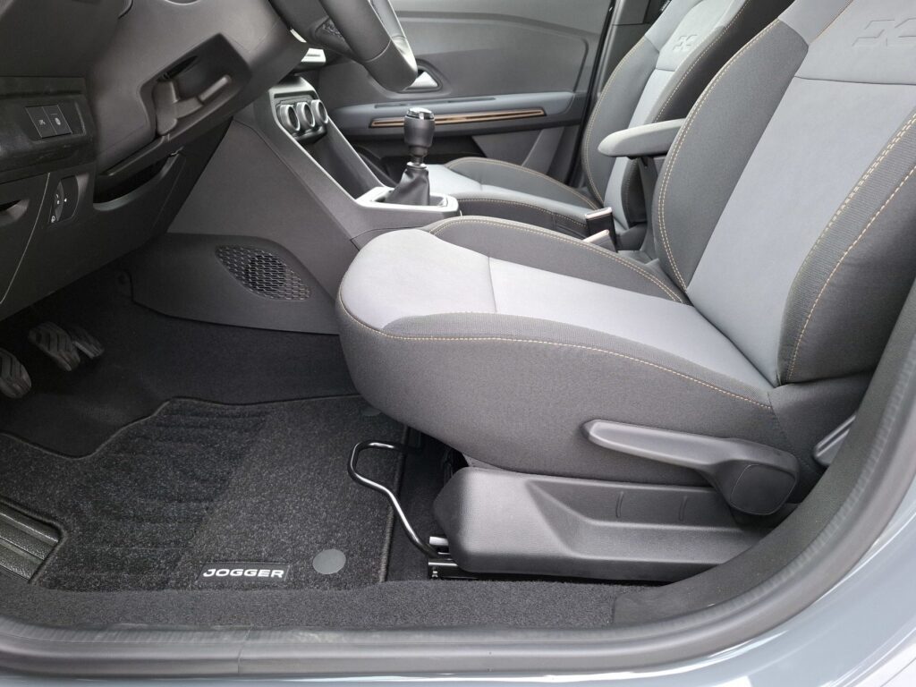 Dacia Jogger Exposé-Bild 32