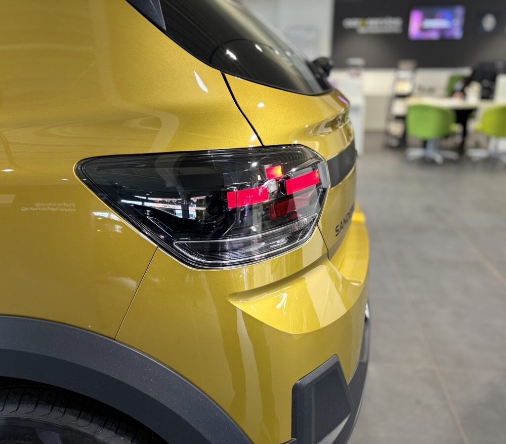 Dacia Sandero Exposé-Bild 47