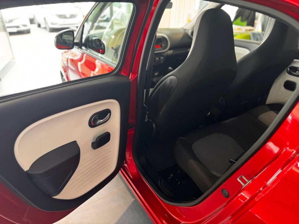 Renault Twingo Exposé-Bild 10