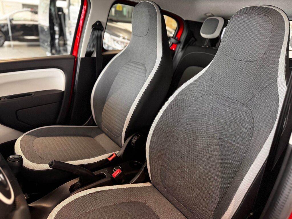 Renault Twingo Exposé-Bild 11