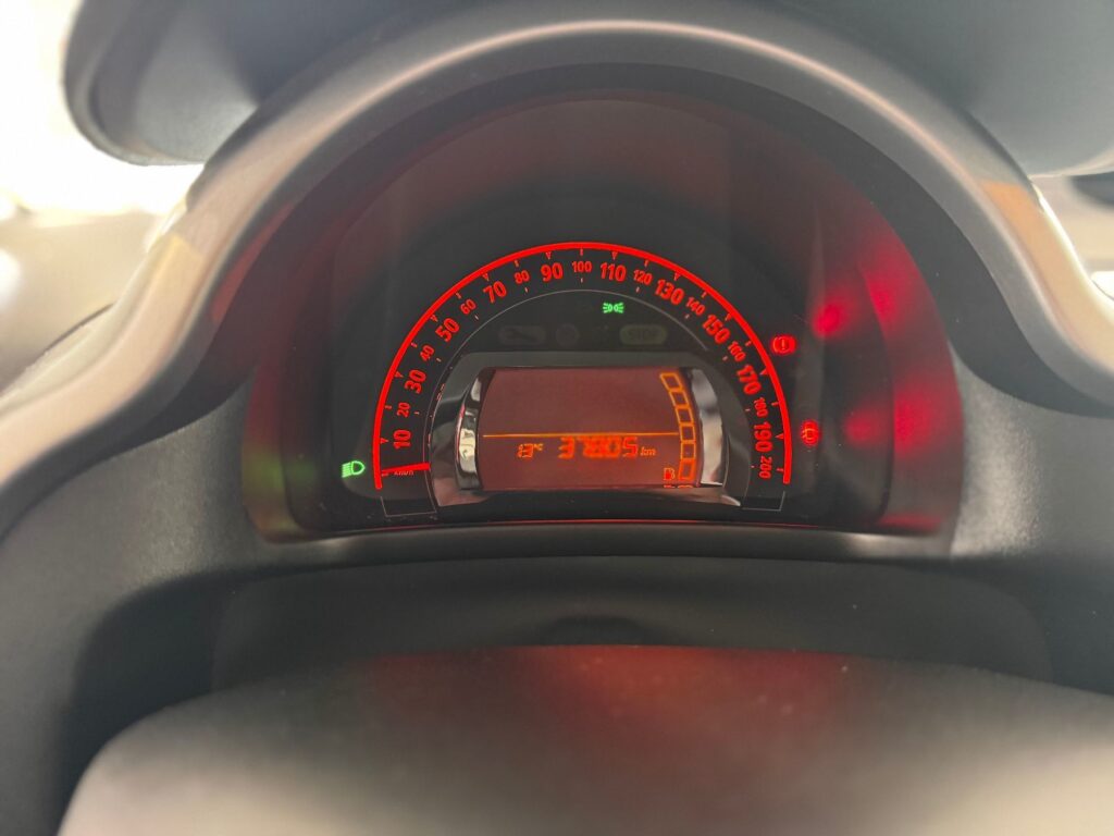 Renault Twingo Exposé-Bild 14