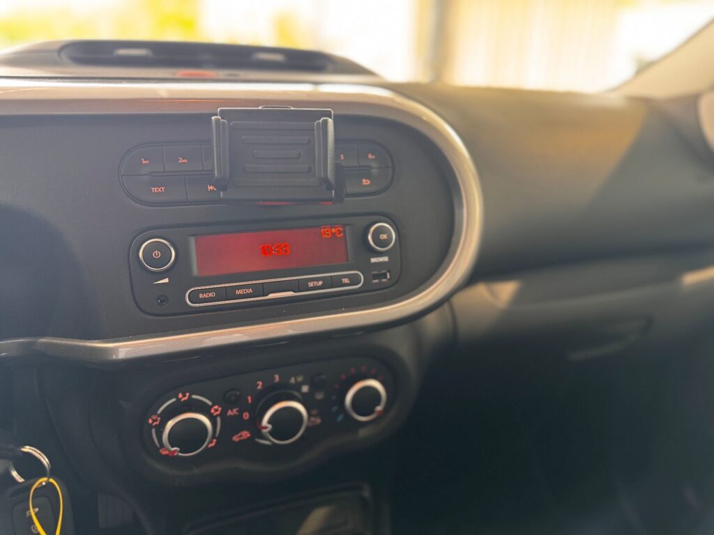Renault Twingo Exposé-Bild 15