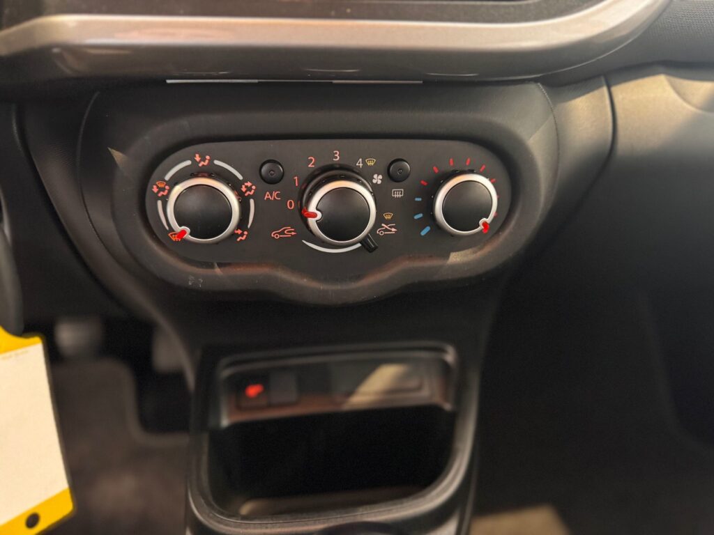 Renault Twingo Exposé-Bild 16