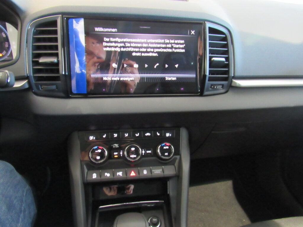 SKODA Karoq Exposé-Bild 8