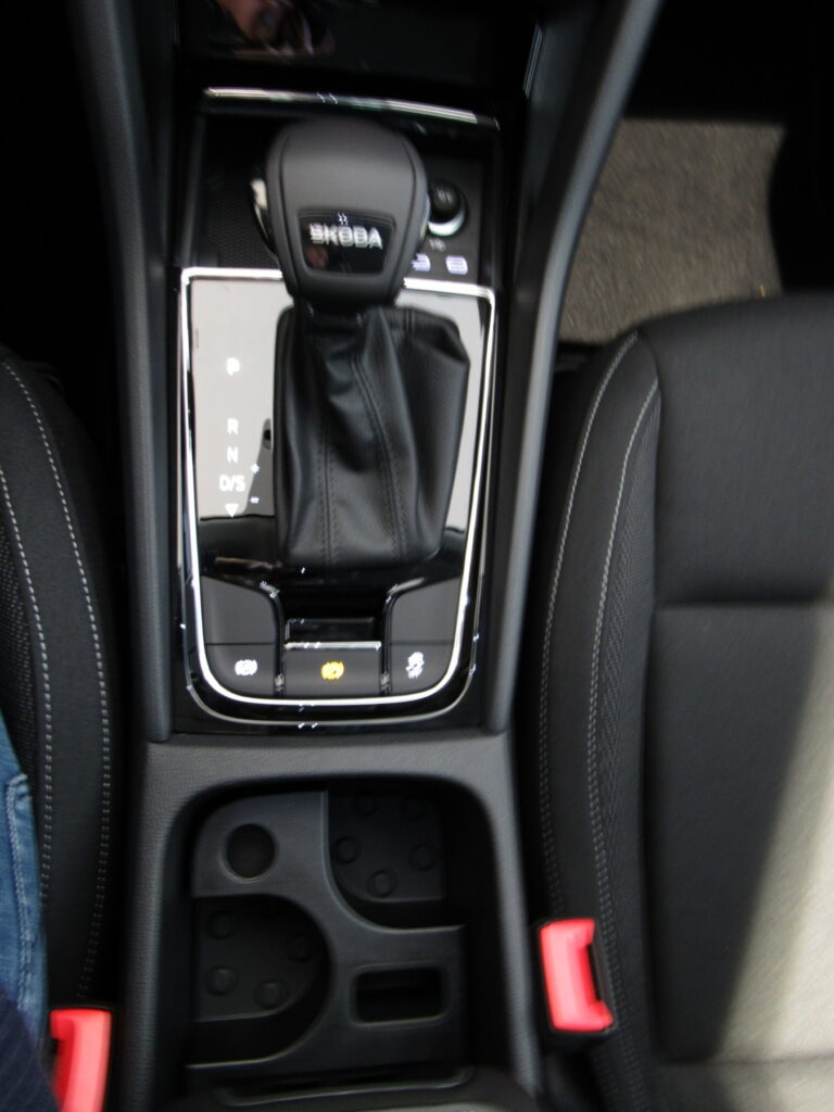 SKODA Karoq Exposé-Bild 11