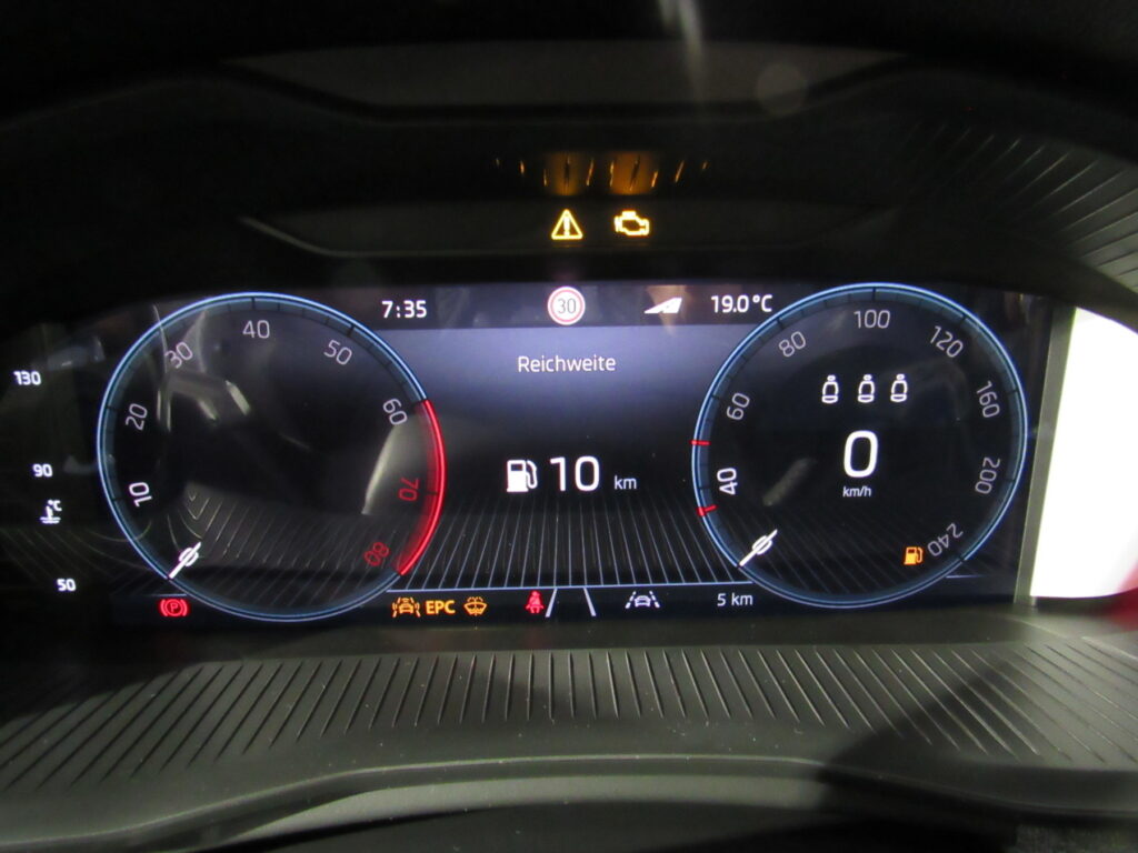 SKODA Kamiq Exposé-Bild 8