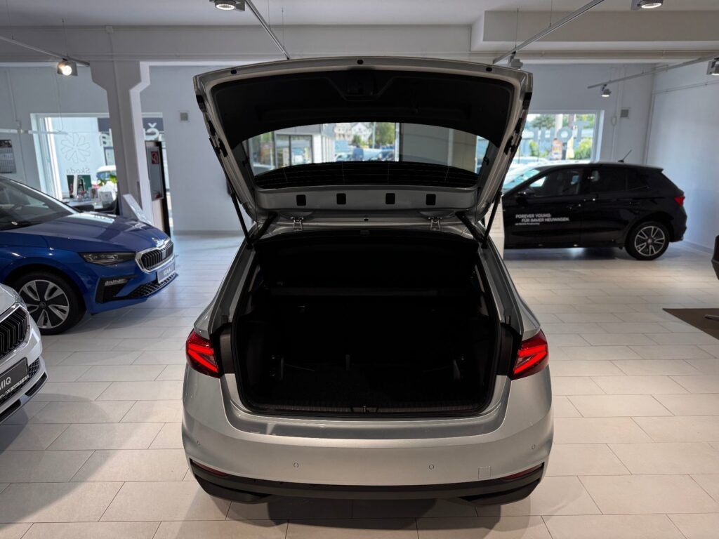 SKODA Fabia Exposé-Bild 8
