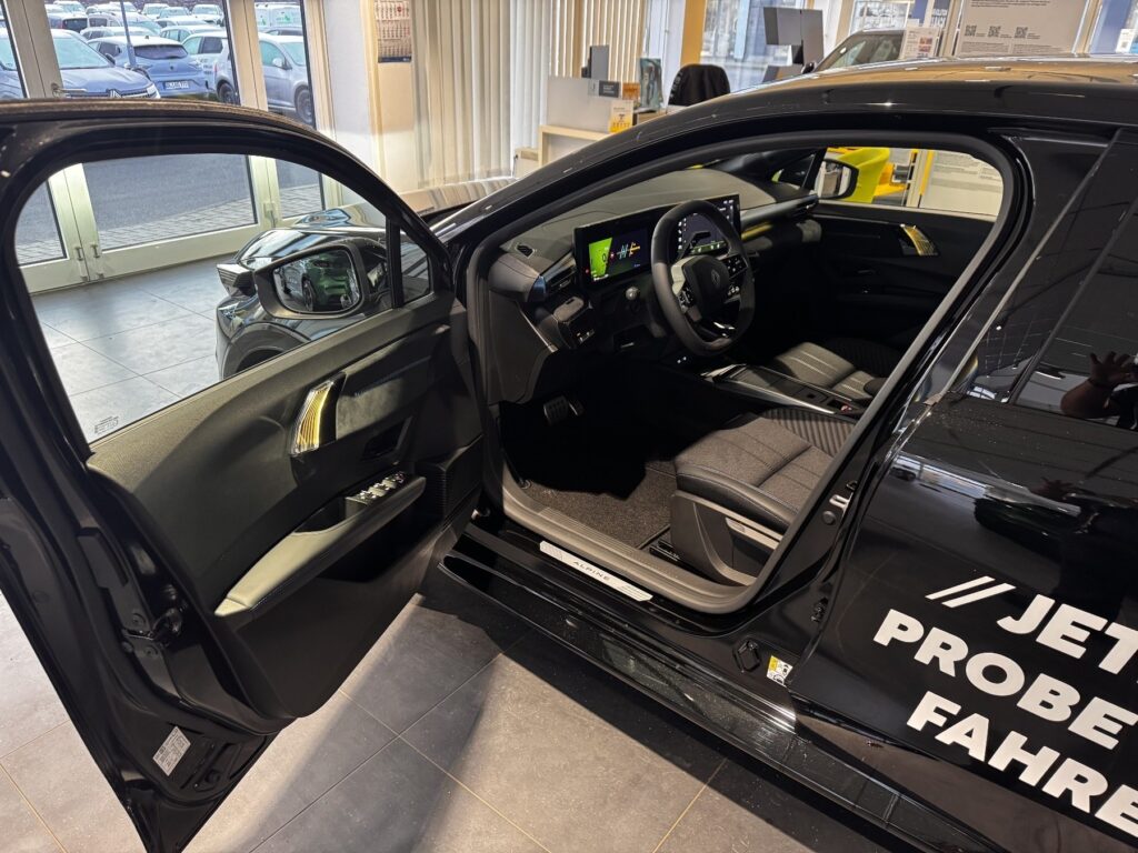 Renault Clio Exposé-Bild 14