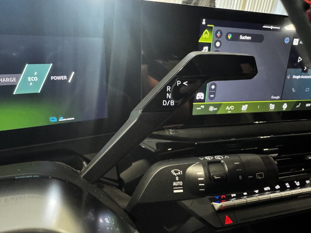 Renault Clio Exposé-Bild 24