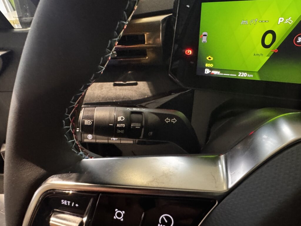 Renault Clio Exposé-Bild 25