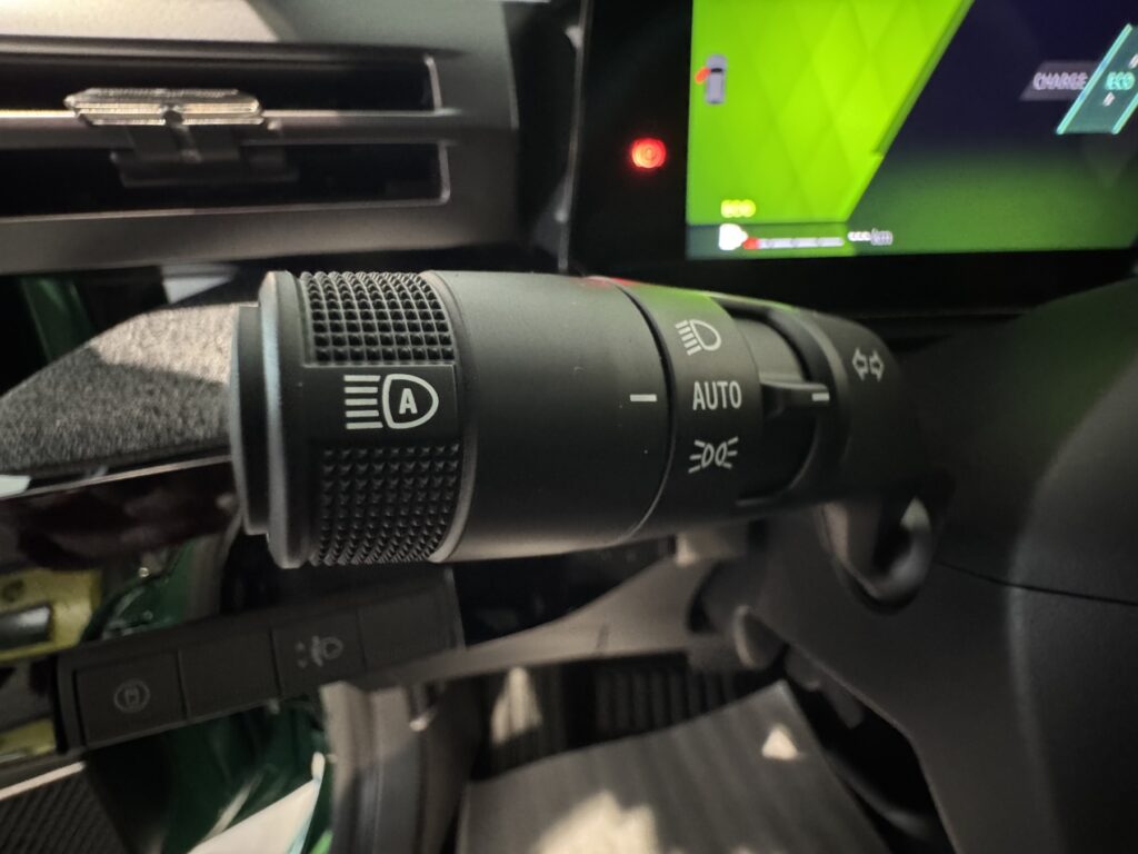 Renault Clio Exposé-Bild 32